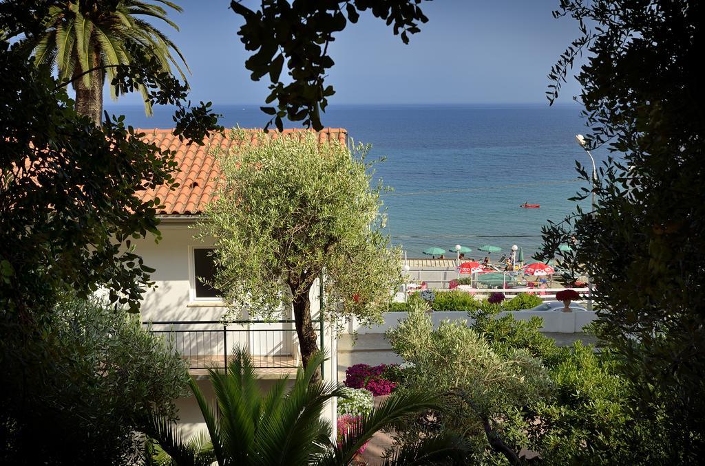 Blue Beach Bussana Nuova Eksteriør bilde
